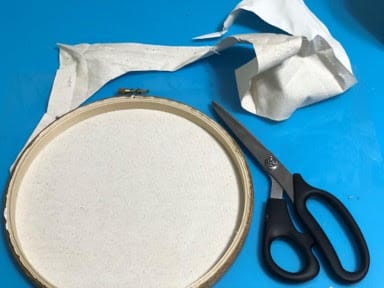 DIY Embroidery Hoop Art - The Crafty Decorator